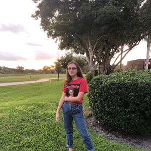 Meet your Posher, Alexis